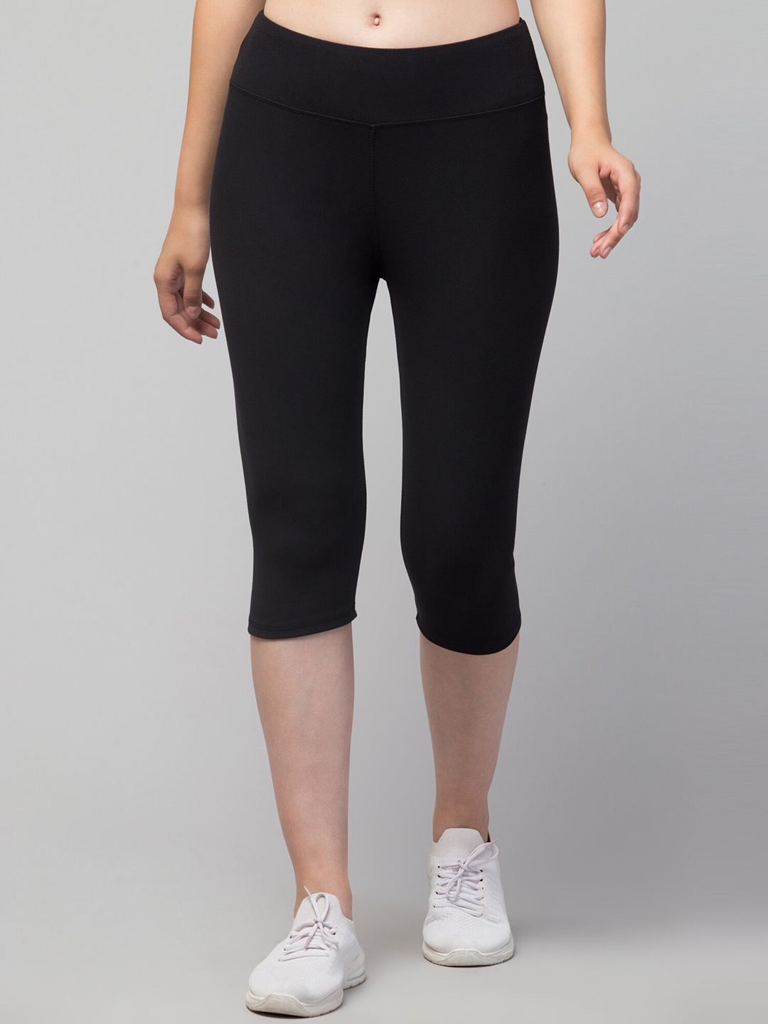 

Apraa & Parma Women Black Solid Dry Fit Capri Tights