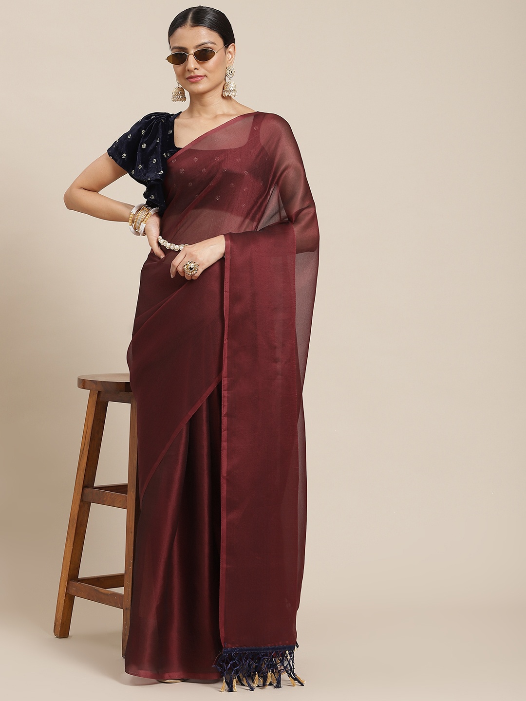 

Tikhi Imli Women Maroon Solid Saree
