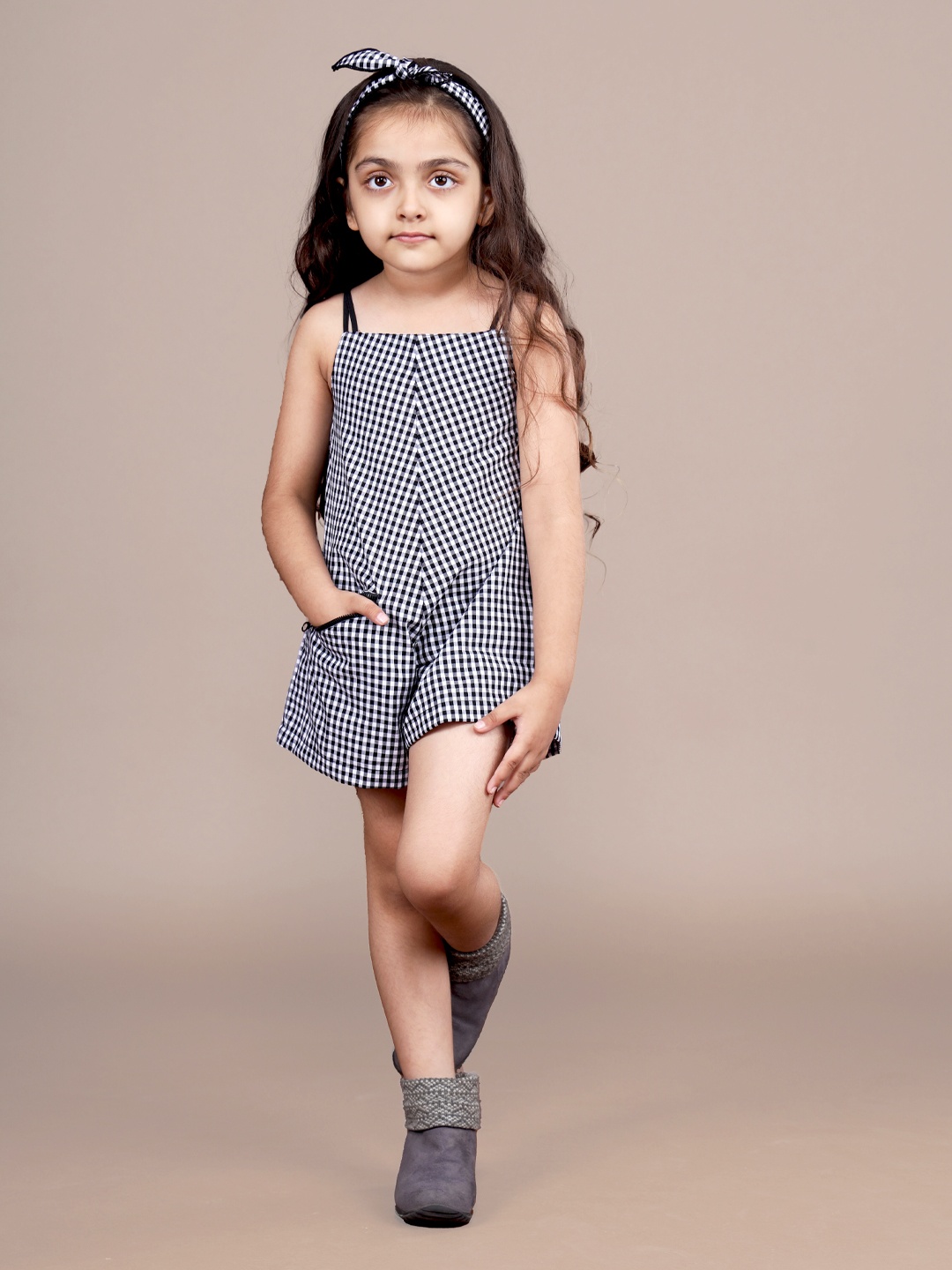 

Beyabella Girls Black & White Cotton Checked Jumpsuit