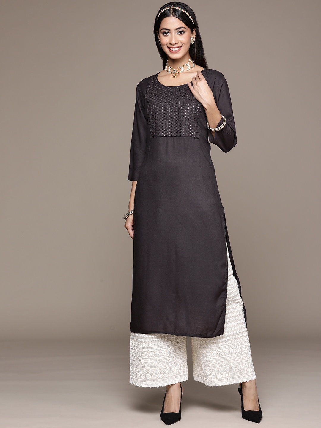 

ZIYAA Women Black Embroidered Kurta