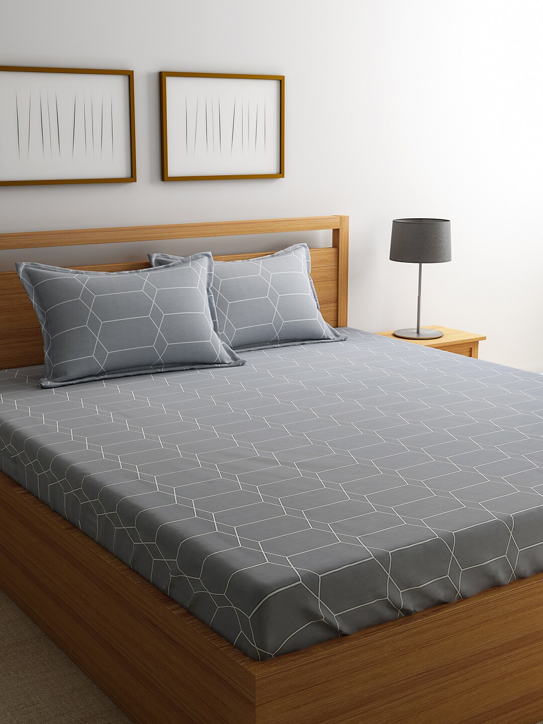 

URBAN DREAM Black & White Geometric 210 TC King Bedsheet with 2 Pillow Covers
