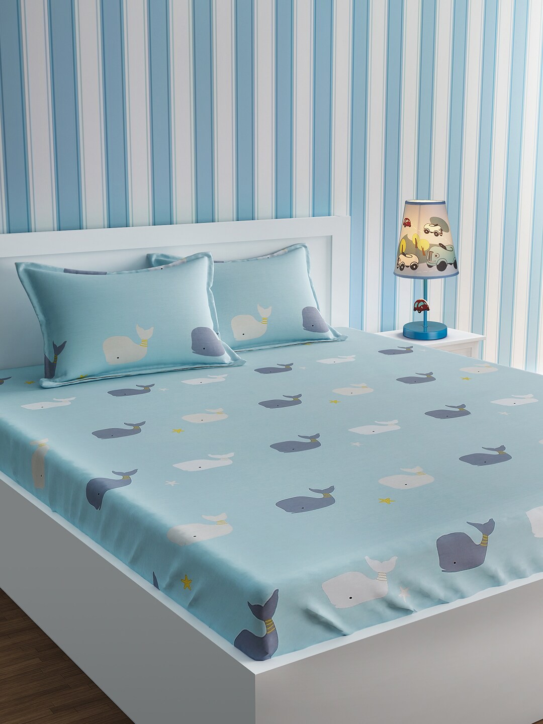 

URBAN DREAM Blue & White 210 TC Queen Bedsheet with 2 Pillow Covers
