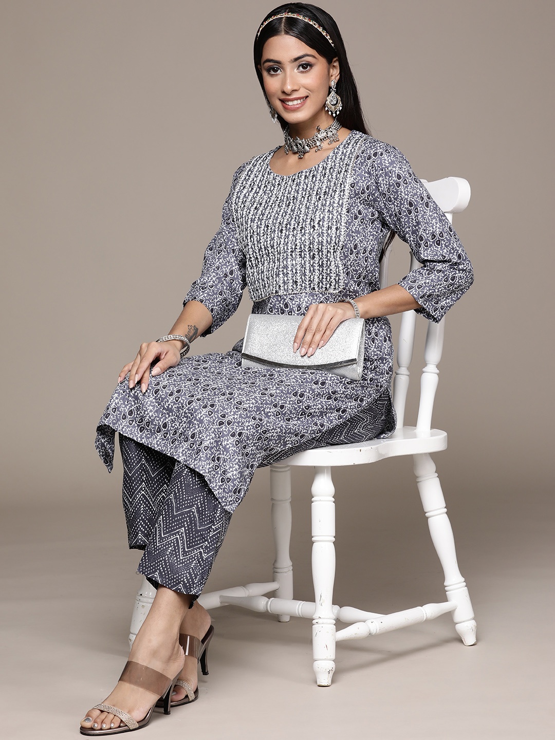

ZIYAA Women Grey & White Ethnic Motifs Printed Sequinned Kurta with Trousers