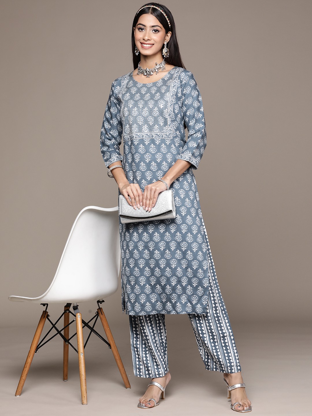 

ZIYAA Women Blue & White Ethnic Motifs Printed Sequinned Pure Cotton Kurta with Palazzos