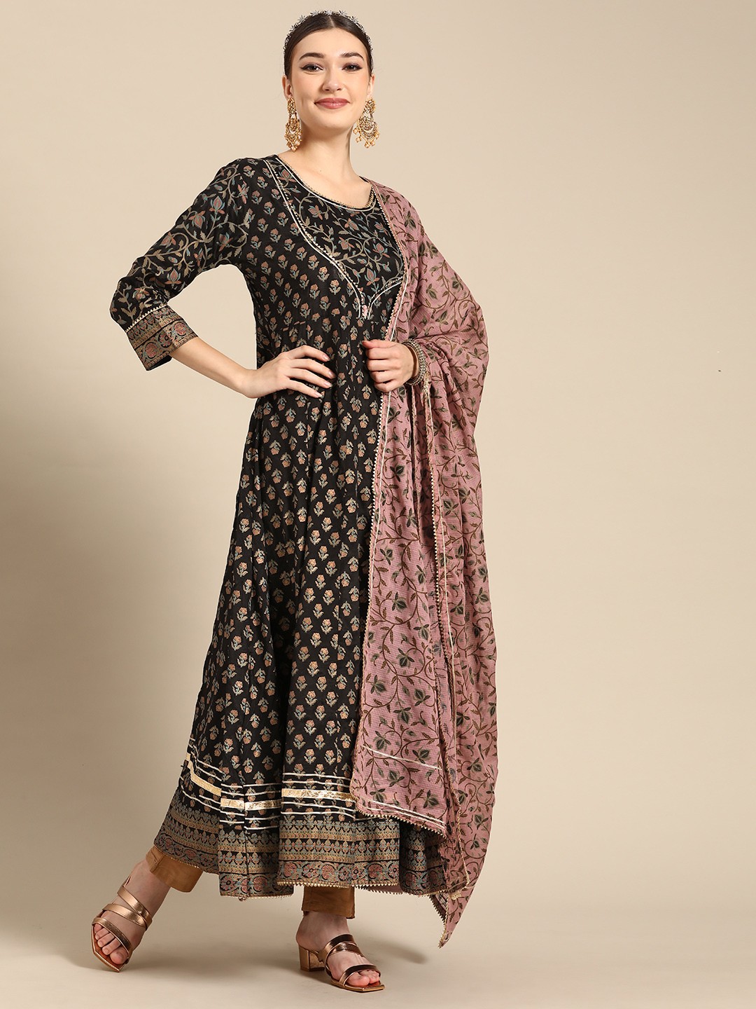 

Sangria Women Black Ethnic Motifs Printed Gotta Patti Anarkali Kurta