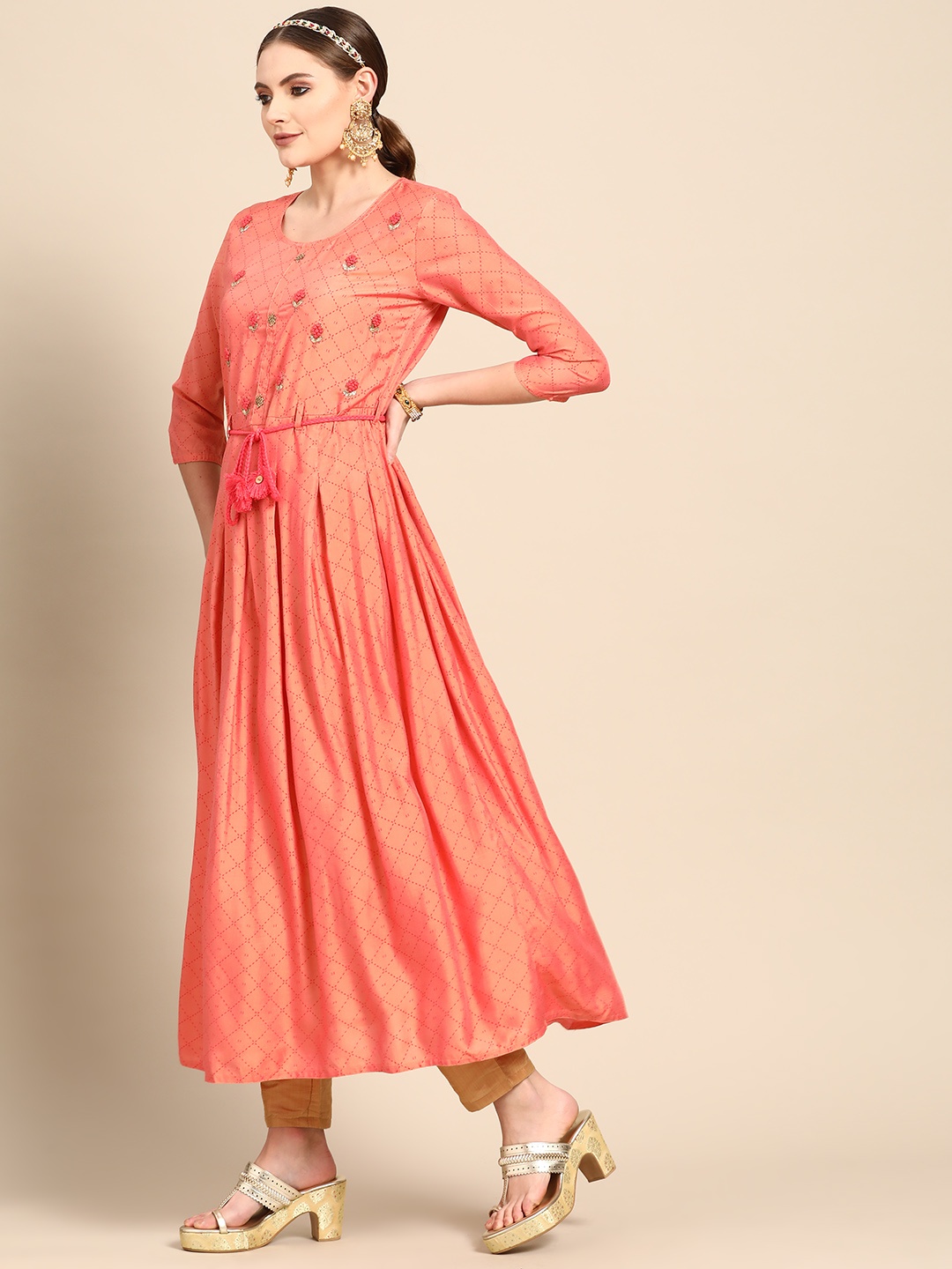 

Sangria Women Peach-Coloured Floral Printed Kurta