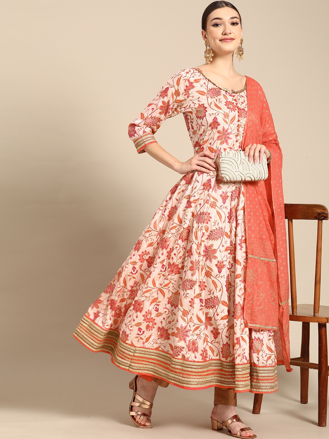 

Sangria Women Peach-Coloured Floral Printed Gotta Patti Anarkali Kurta