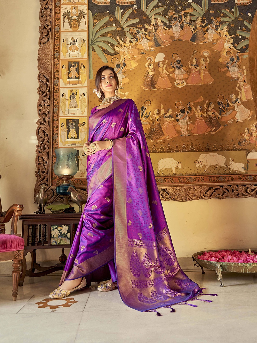 

elora Purple & Gold-Toned Floral Zari Silk Blend Banarasi Saree
