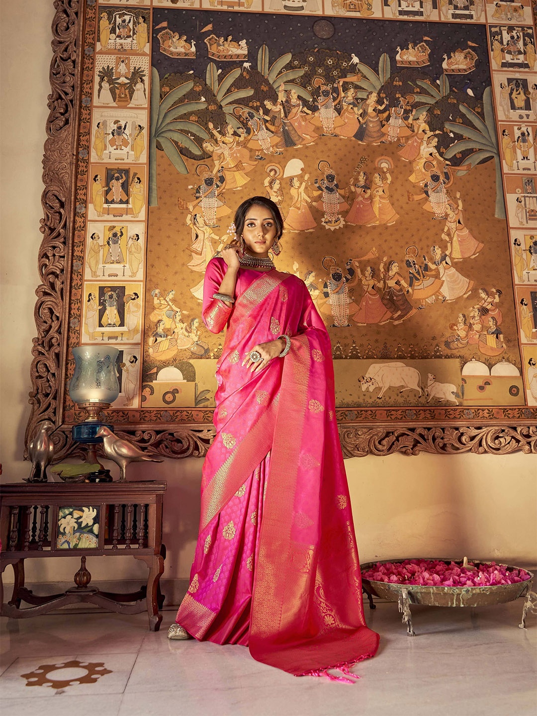 

elora Pink & Gold-Toned Floral Zari Silk Blend Banarasi Saree