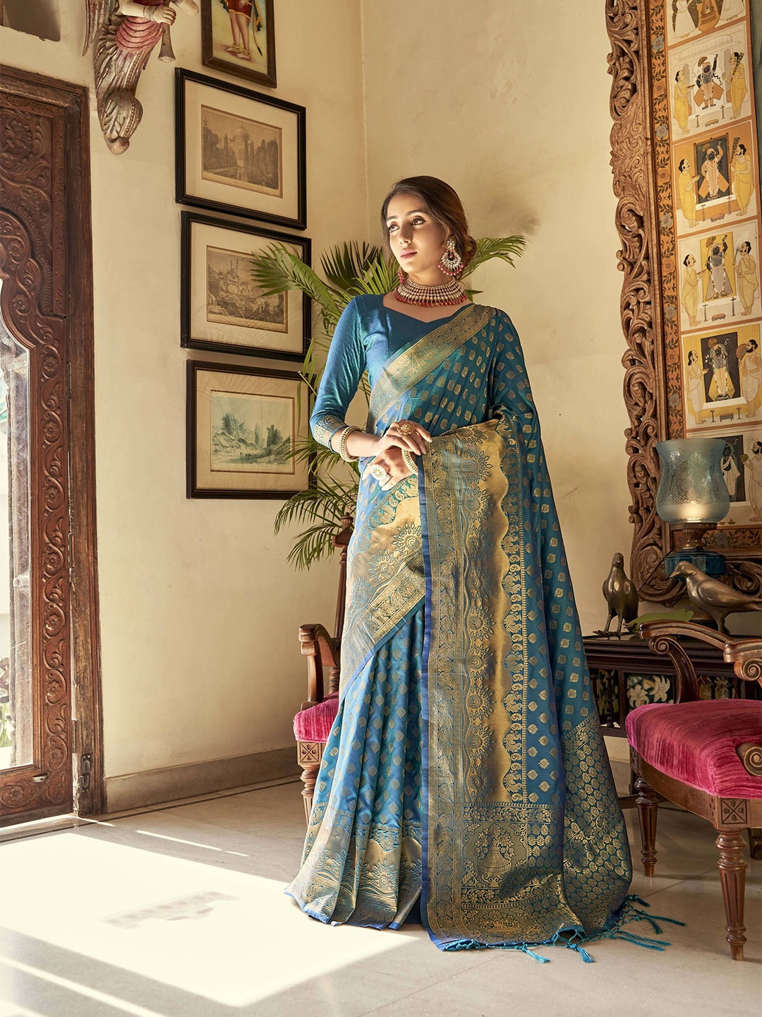 

elora Blue & Gold-Toned Floral Zari Banarasi Saree