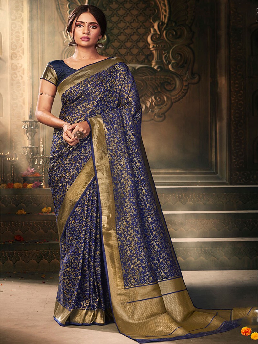 

MONJOLIKA FASHION Blue & Gold-Toned Floral Zari Banarasi Saree
