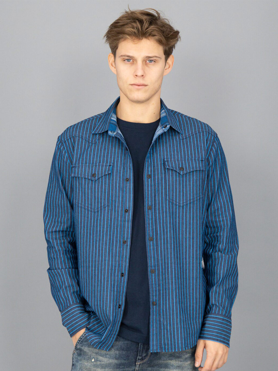 

FREESOUL Men Blue Slim Fit Striped Casual Shirt