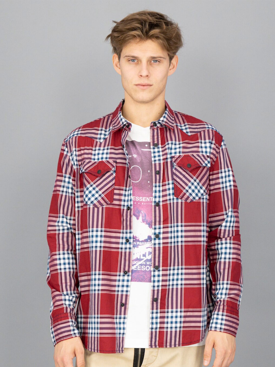 

FREESOUL Men Red Slim Fit Tartan Checks Checked Casual Shirt