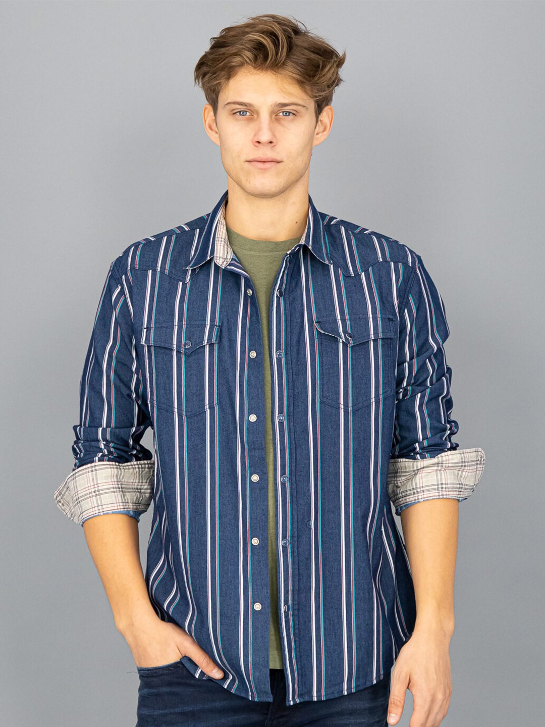 

FREESOUL Men Blue & White Striped Casual Shirt