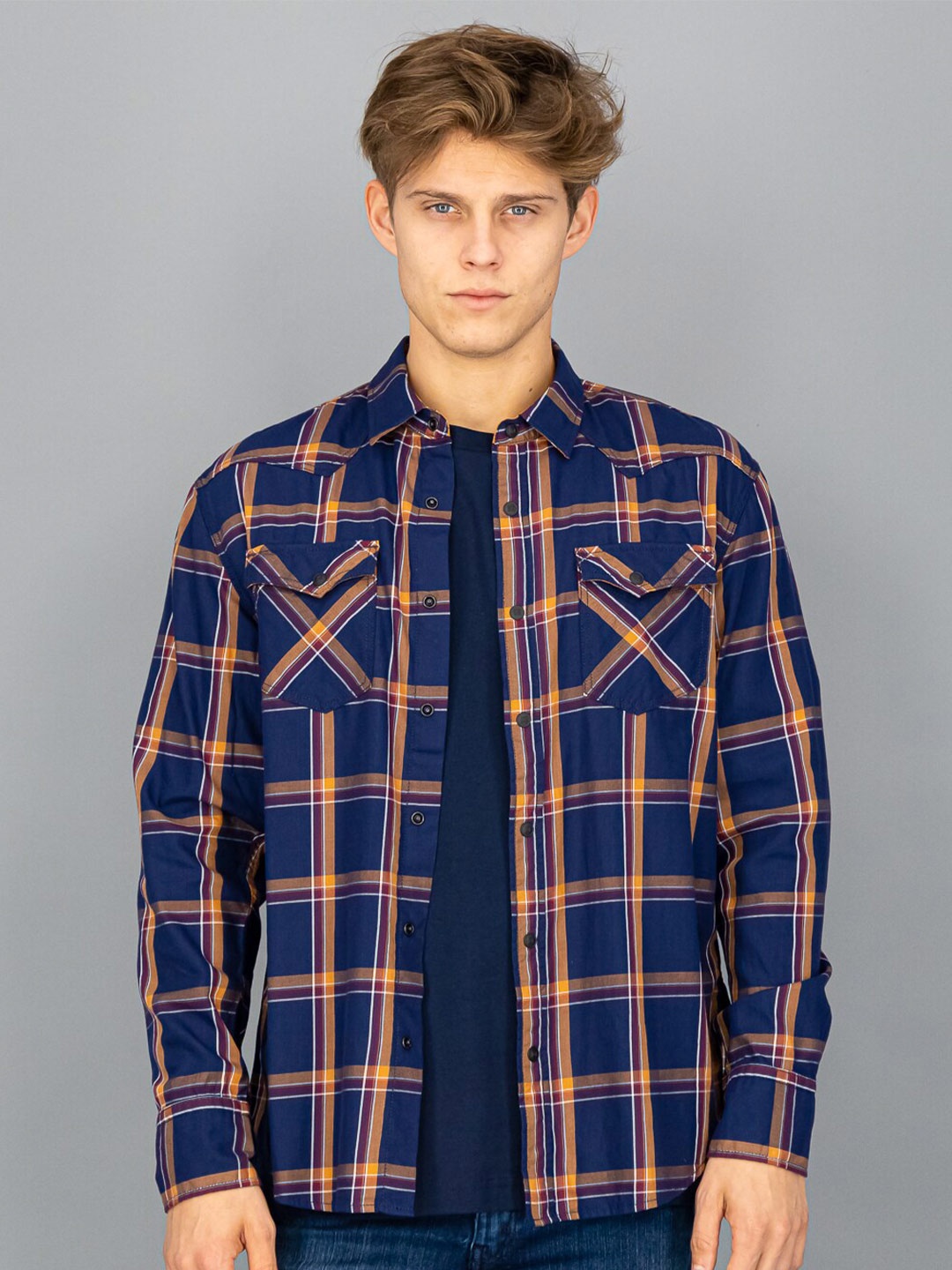 

FREESOUL Men Blue Cotton Slim Fit Checked Casual Shirt
