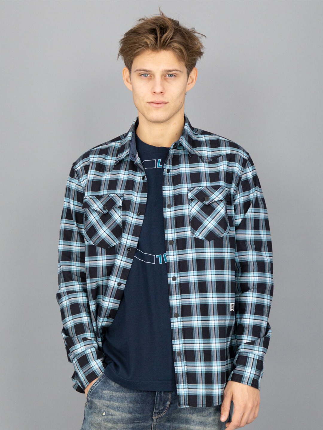 

FREESOUL Men Black Slim Fit Checked Casual Shirt