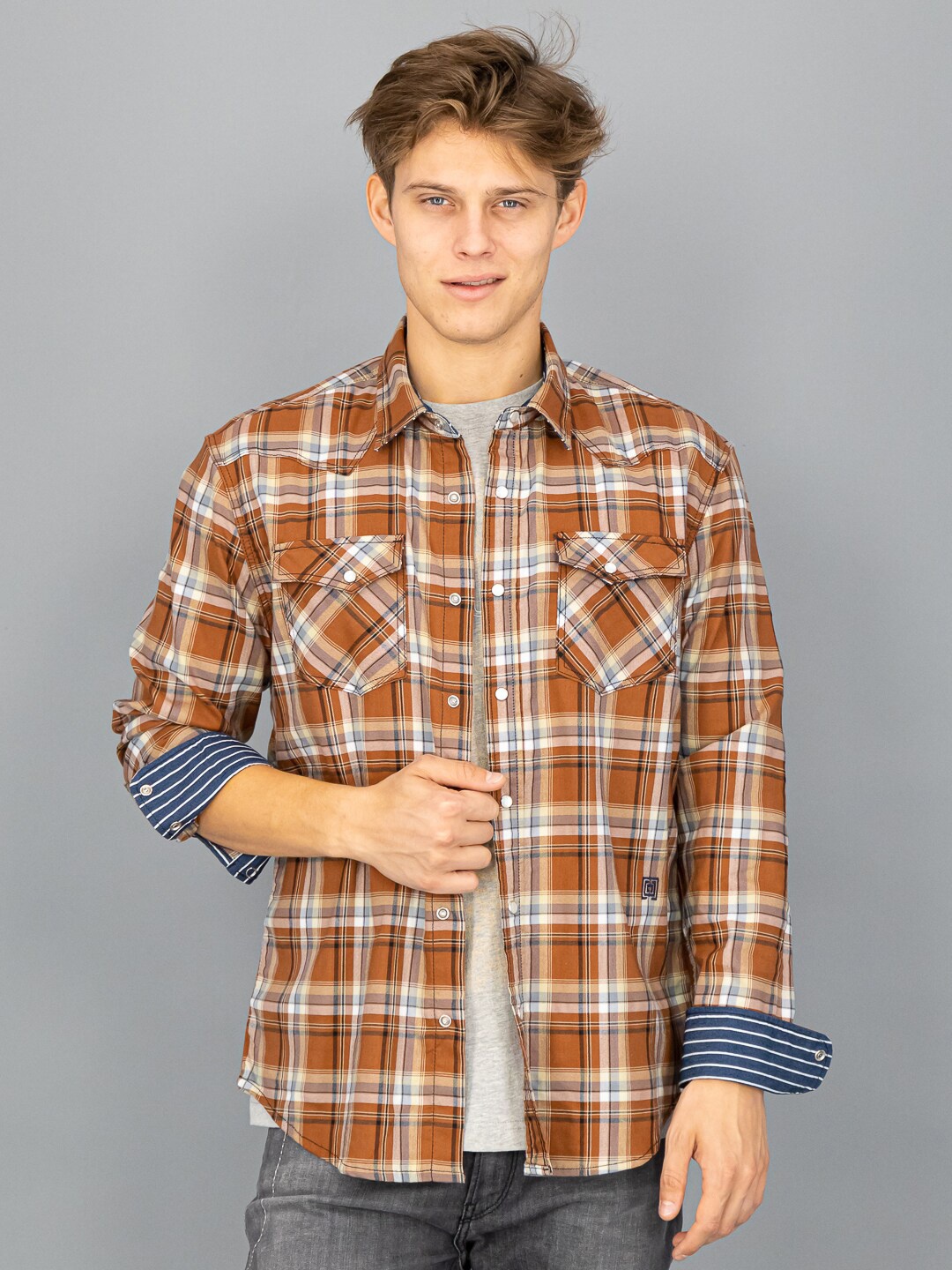 

FREESOUL Men Brown Slim Fit Tartan Checked Casual Shirt