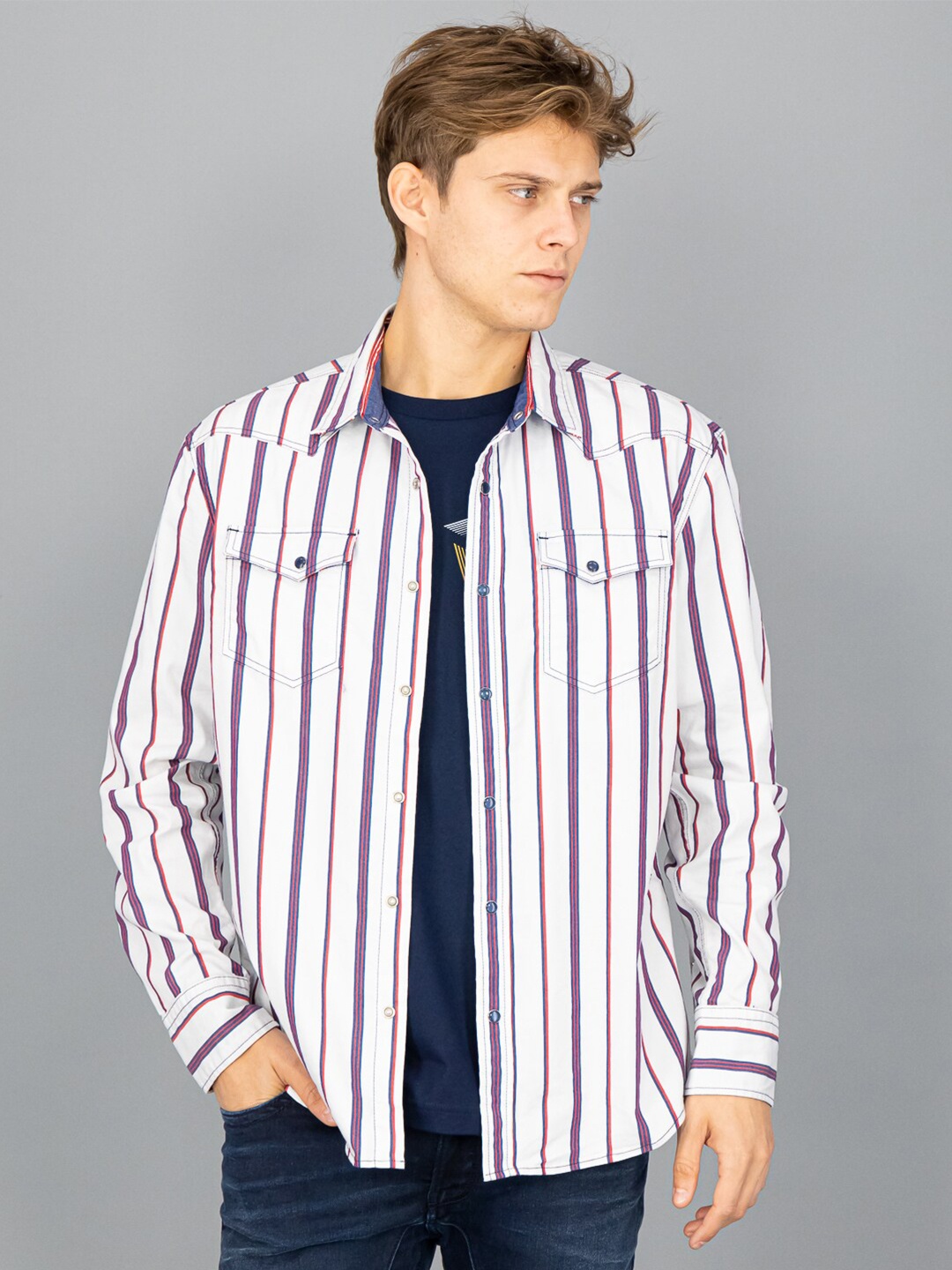 

FREESOUL Men White Slim Fit Striped Casual Shirt