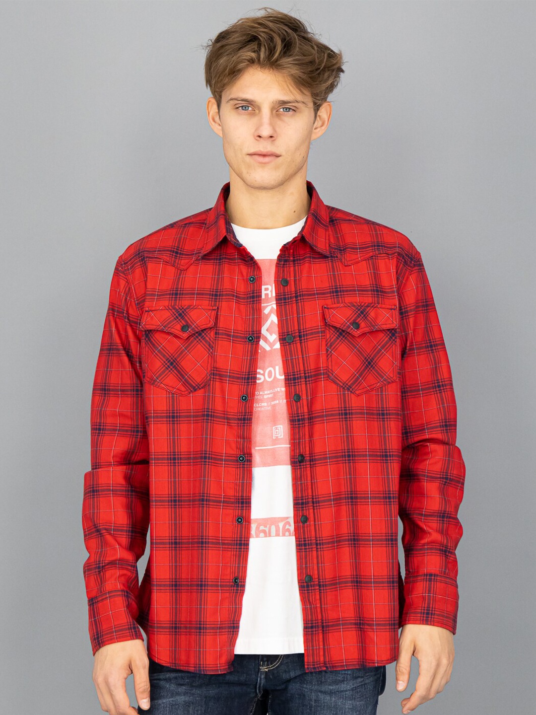

FREESOUL Men Red Slim Fit Checked Casual Shirt