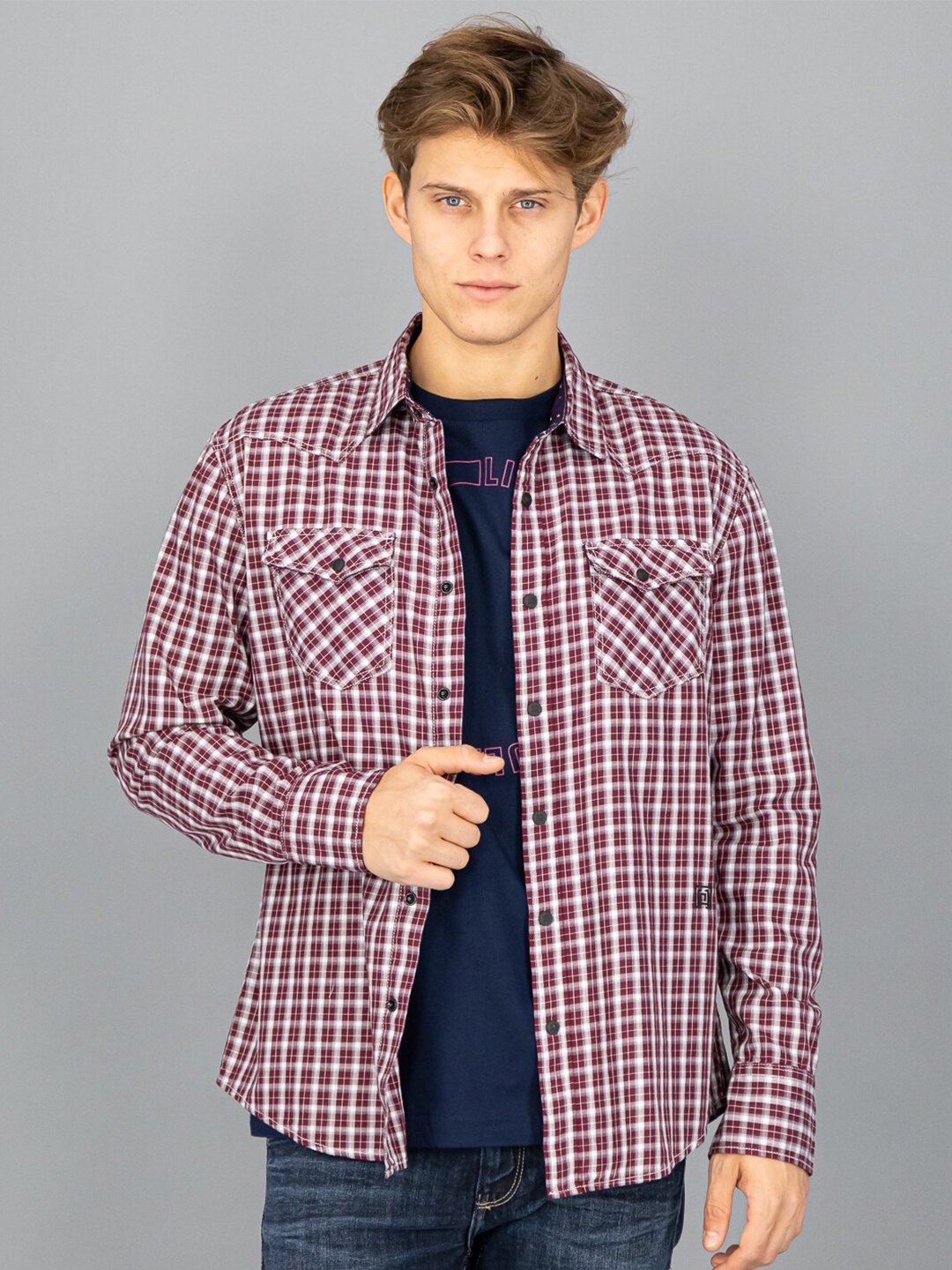 

FREESOUL Men Red Slim Fit Checked Pure Cotton Casual Shirt
