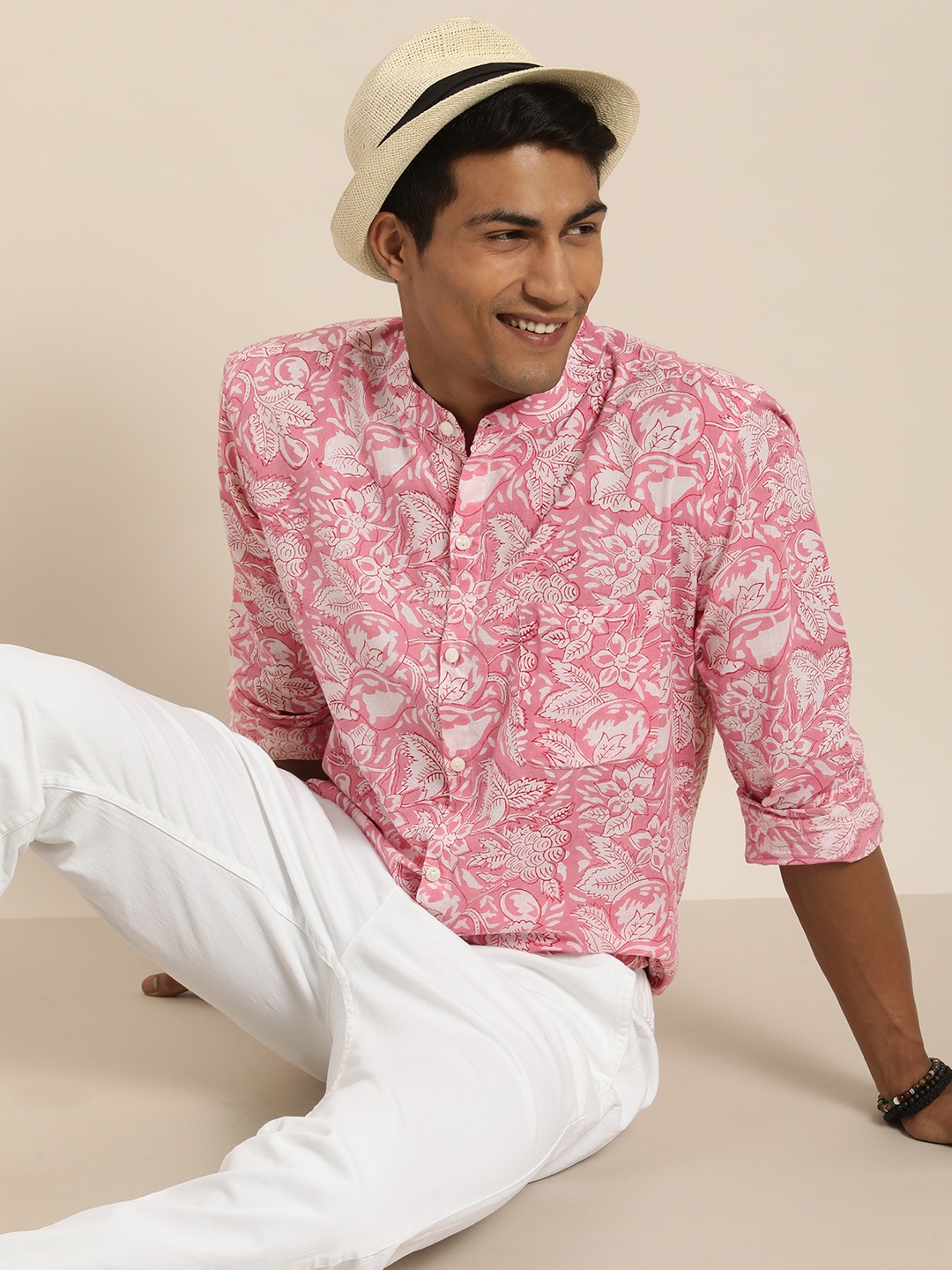 

Taavi Men Pink & White Sanganeri Floral Printed Cotton Casual Shirt