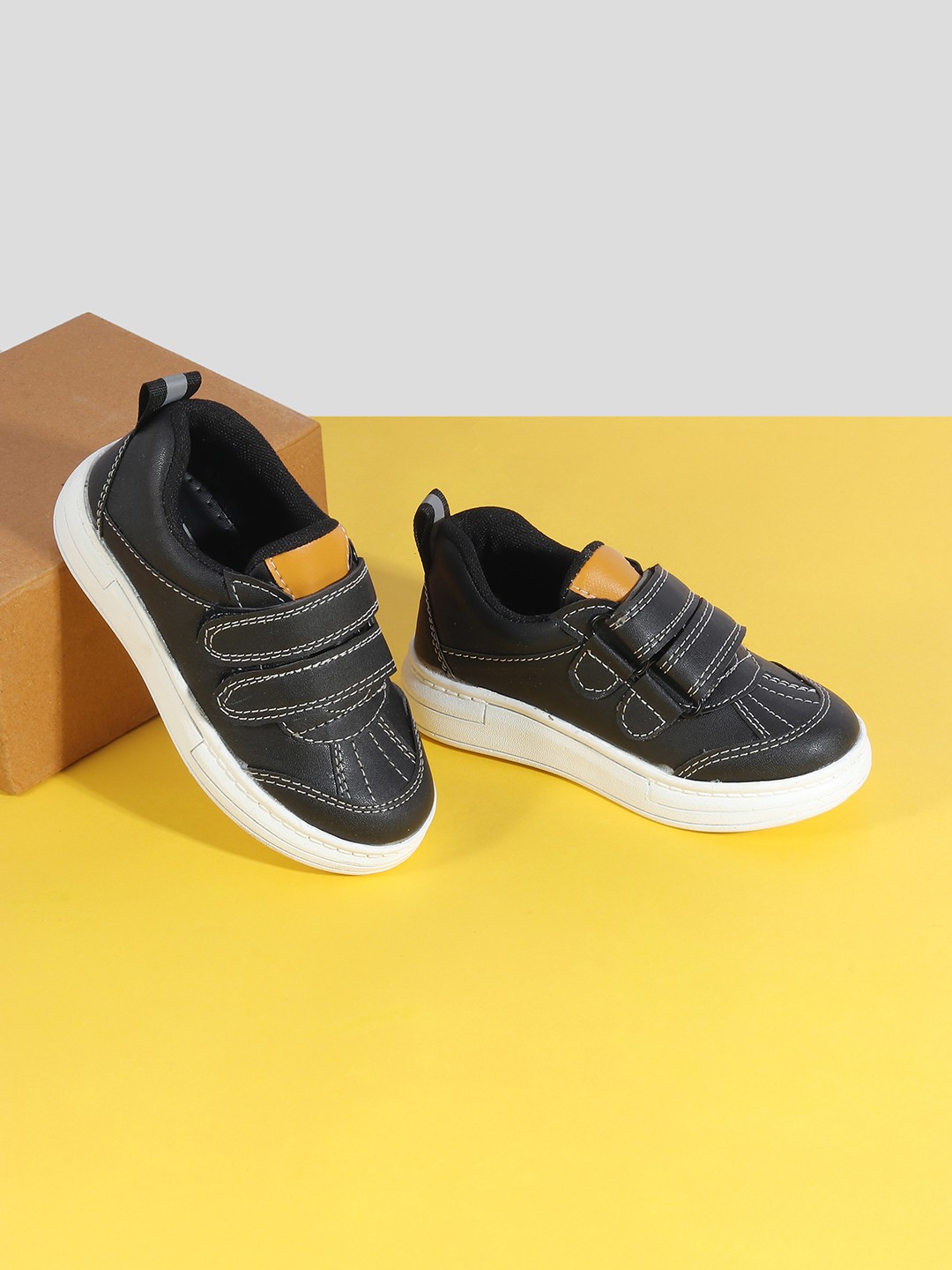 

Jazzy Juniors Boys Black Slip-On Sneakers