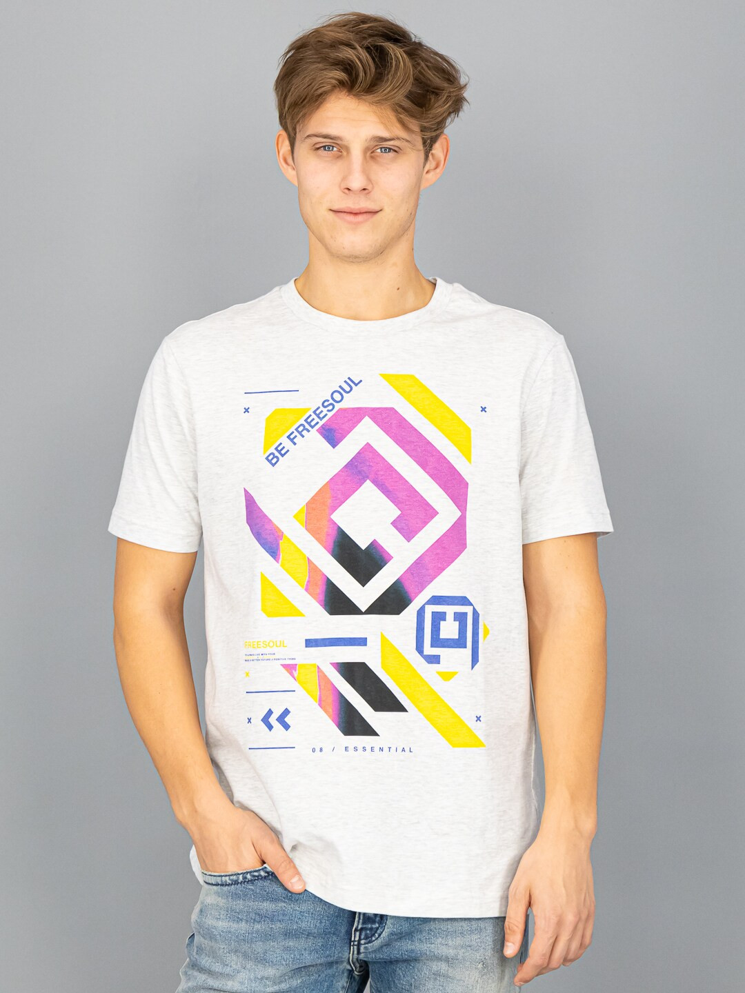 

FREESOUL Men Off White & Pink Typography Printed T-shirt