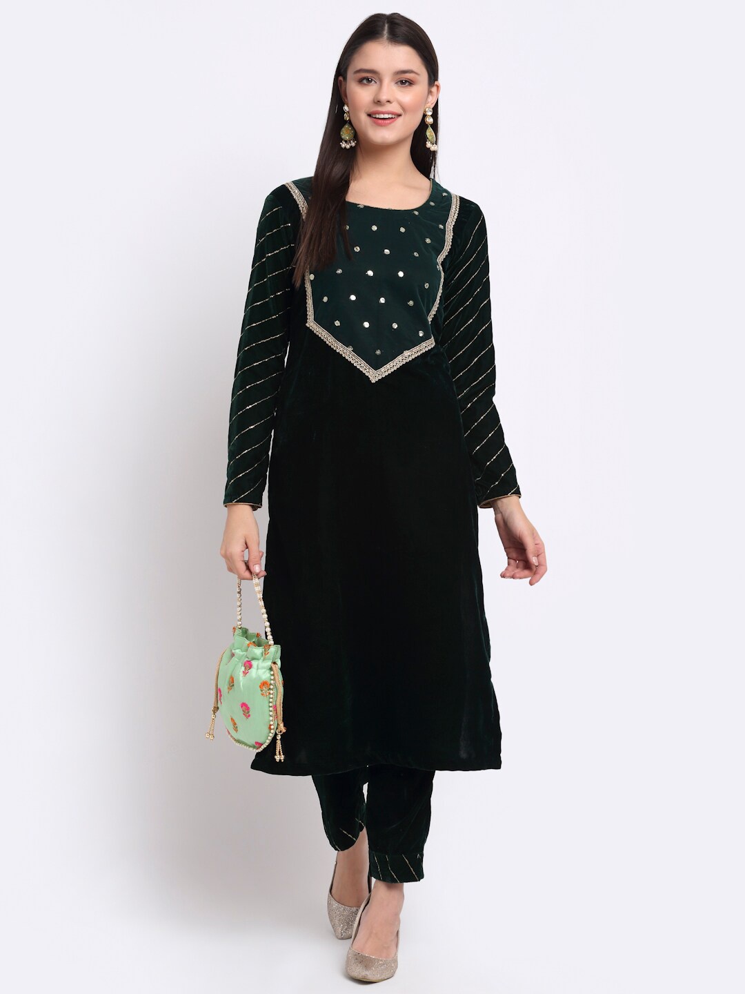 

anokherang Women Green Embroidered Velvet Kurta