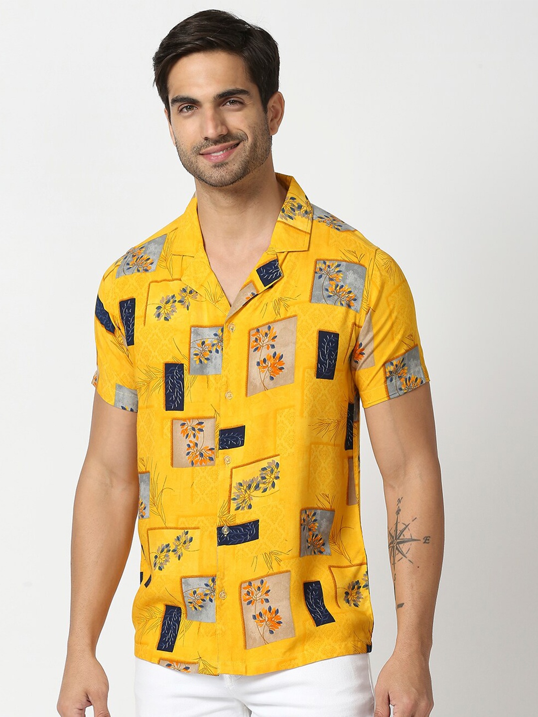 

MOD ECRU Men Yellow Floral Printed Casual Shirt