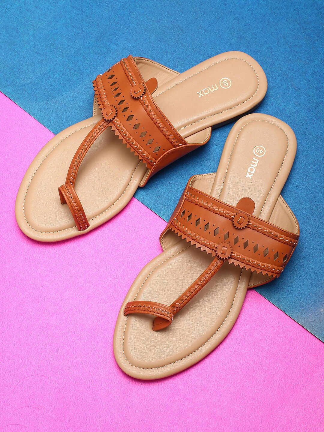 

max Women Tan One Toe Flats