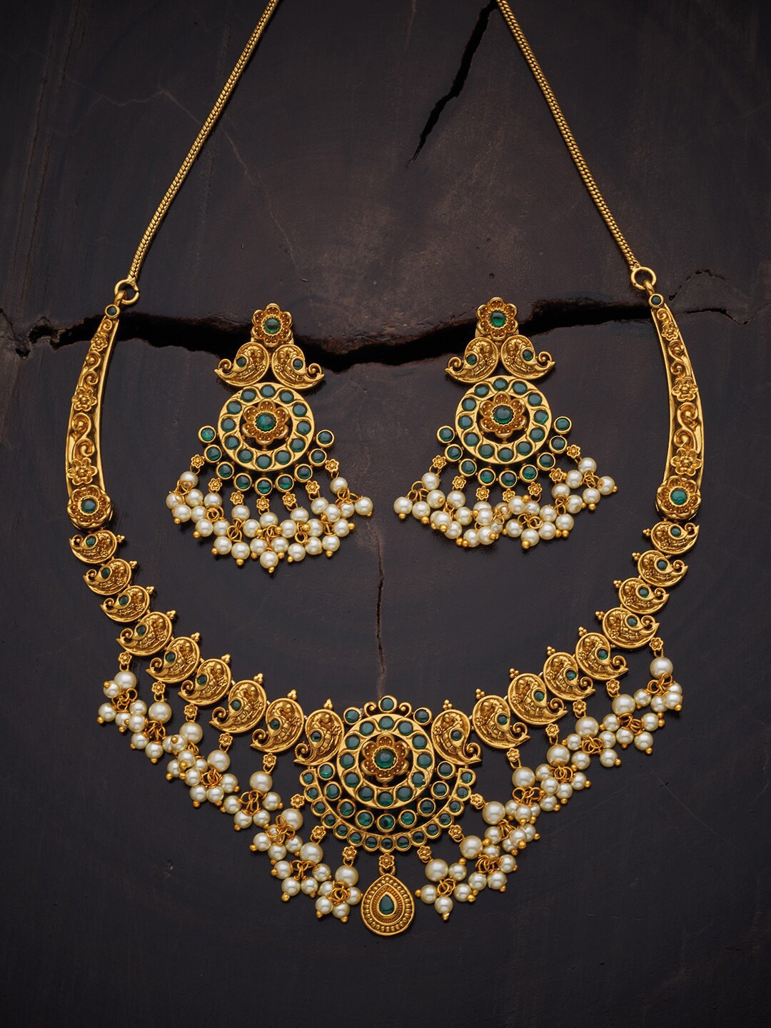 

Kushal's Fashion Jewellery Women Gold-Plated & Green Stone-Studded Antique Jewellery Set