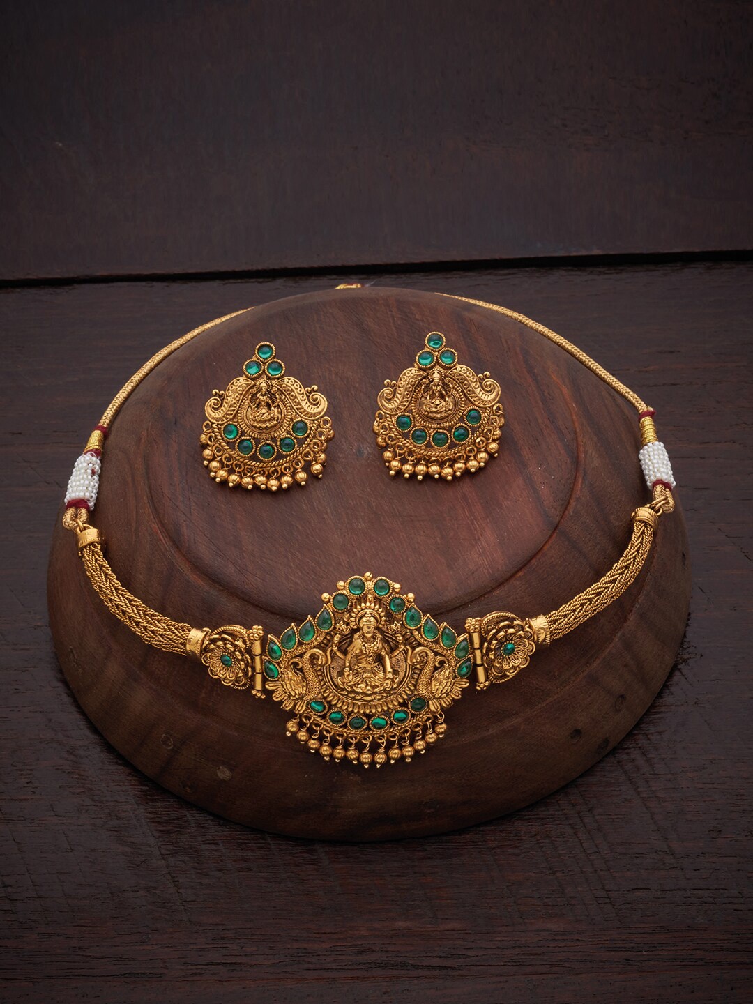 

Kushal's Fashion Jewellery Gold-Toned Green Stone-Studded Jewellery Set