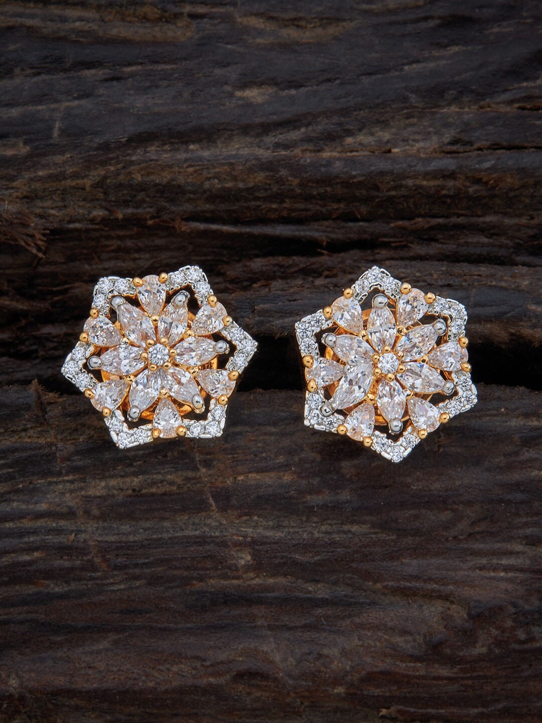 

Kushal's Fashion Jewellery Women White & Gold-Toned Contemporary Studs Earrings