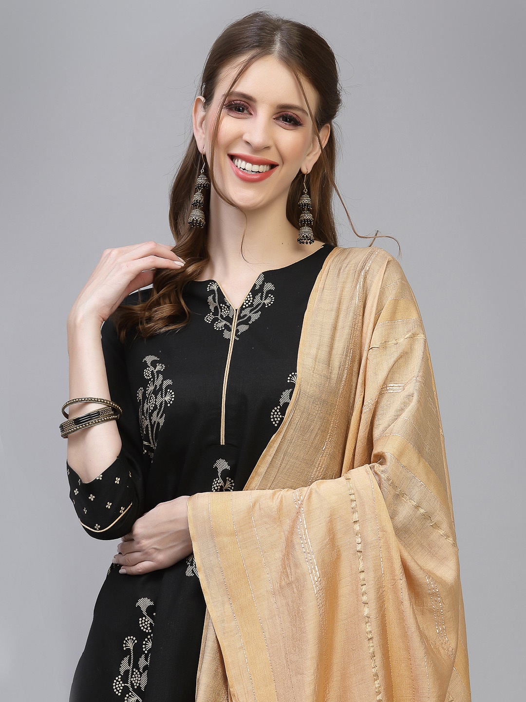 

SKYLEE Women Black Ethnic Motifs Printed Kurta with Trouser & Dupatta
