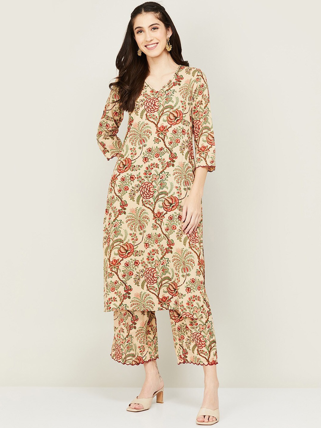 

Melange by Lifestyle Women Beige And Maroon Floral Printed Kurta With Trouser