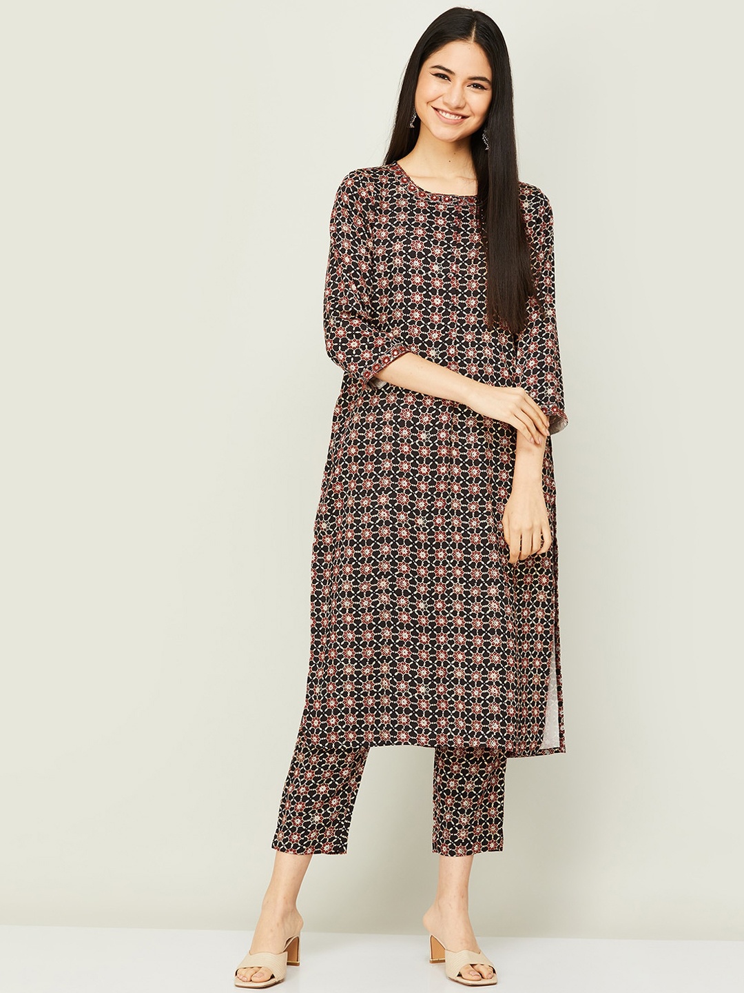 

Melange by Lifestyle Women Black Floral Printed Kurta with Trousers