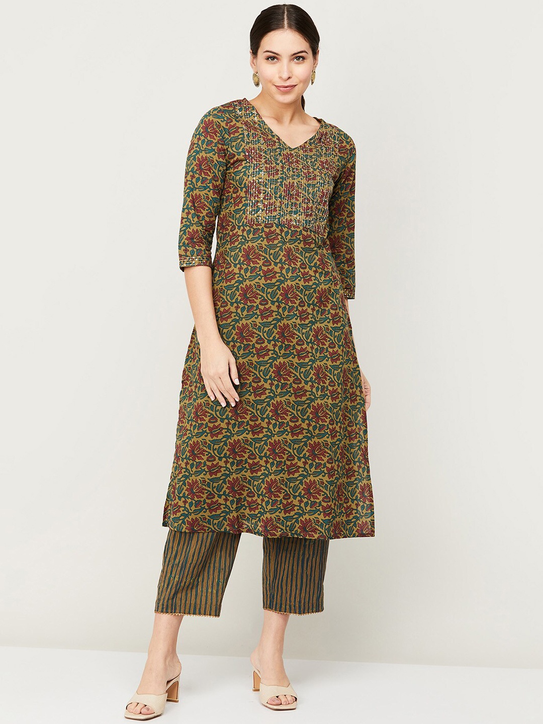 

Melange by Lifestyle Women Green Floral Printed Pure Cotton Kurta with Trousers