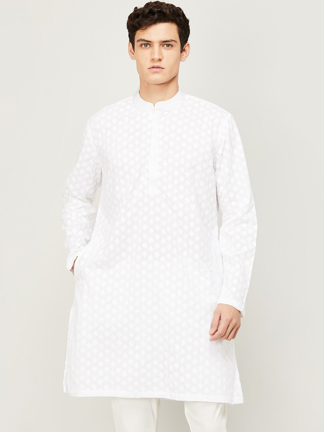

Melange by Lifestyle Men White Floral Embroidered Thread Work Kurta