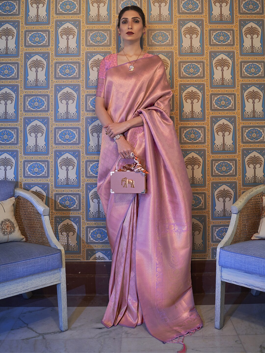 

Mitera Mauve & Gold-Toned Ethnic Motifs Zari Kanjeevaram Saree