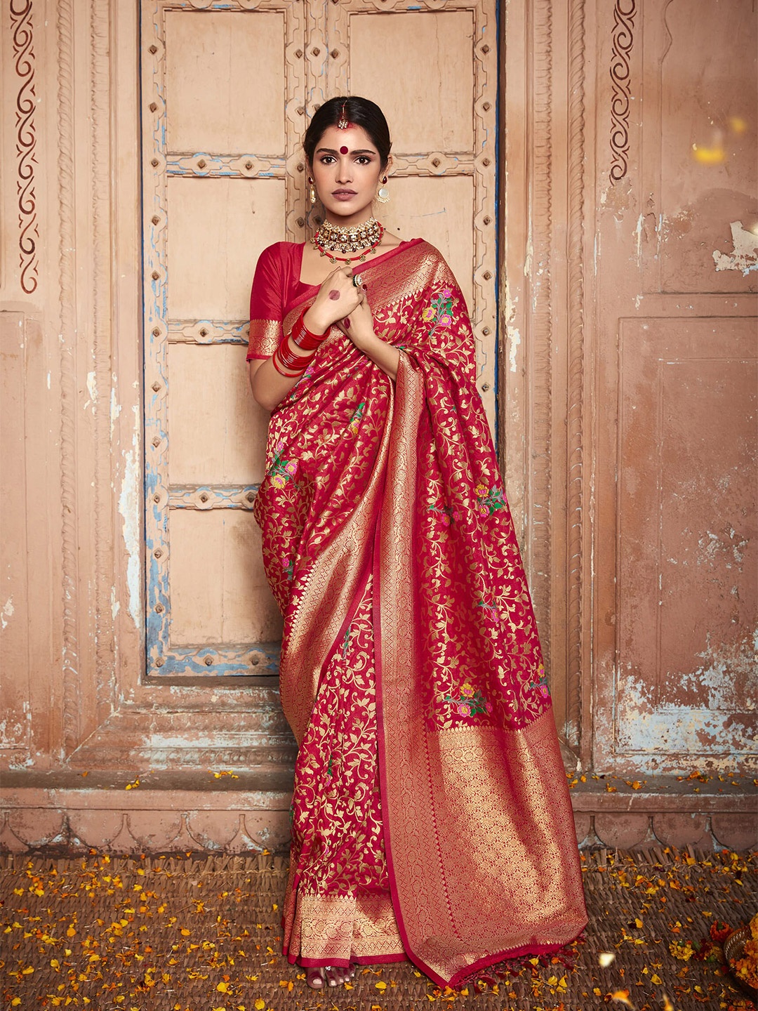 

elora Red & Gold-Toned Floral Zari Silk Blend Saree