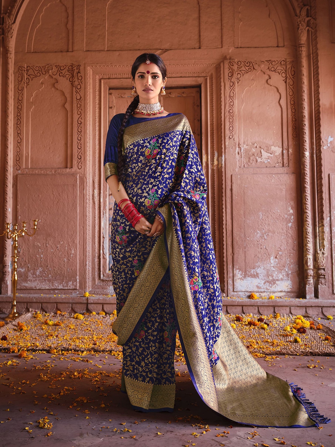 

elora Navy Blue & Gold-Toned Floral Zari Silk Blend Banarasi Saree