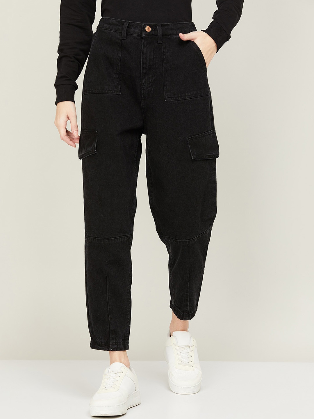 

Ginger by Lifestyle Women Black Tapered Fit Slash Knee Jeans