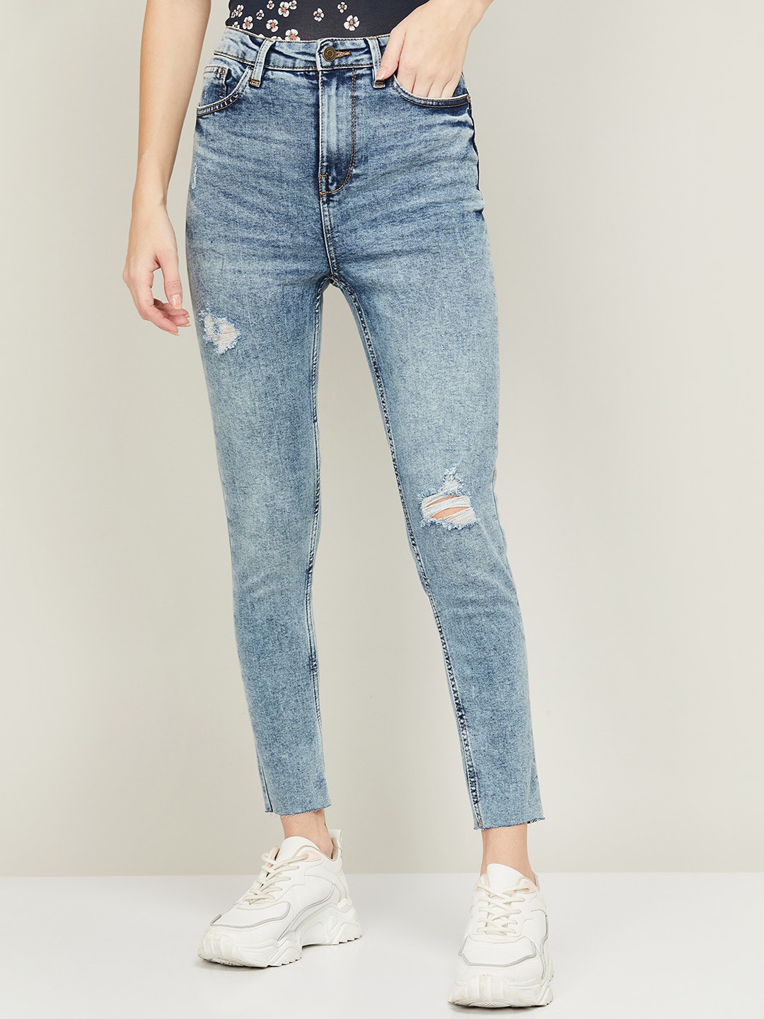 

Ginger by Lifestyle Women Blue Skinny Fit Mildly Distressed Heavy Fade Jeans
