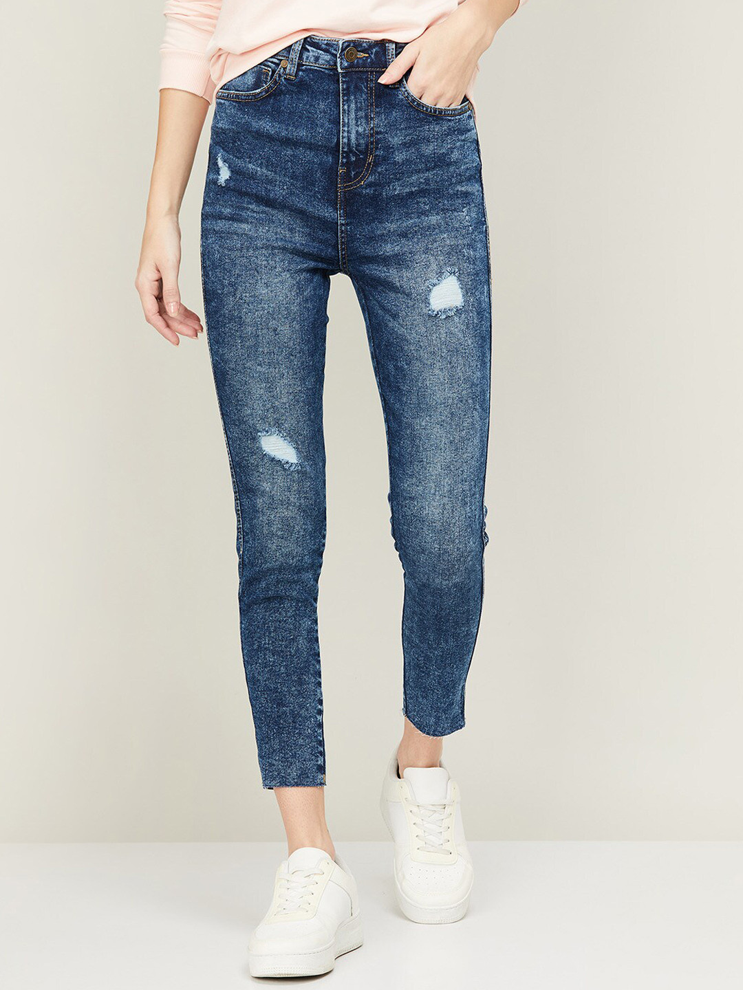 

Ginger by Lifestyle Women Blue Skinny Fit Low Distress Heavy Fade Jeans