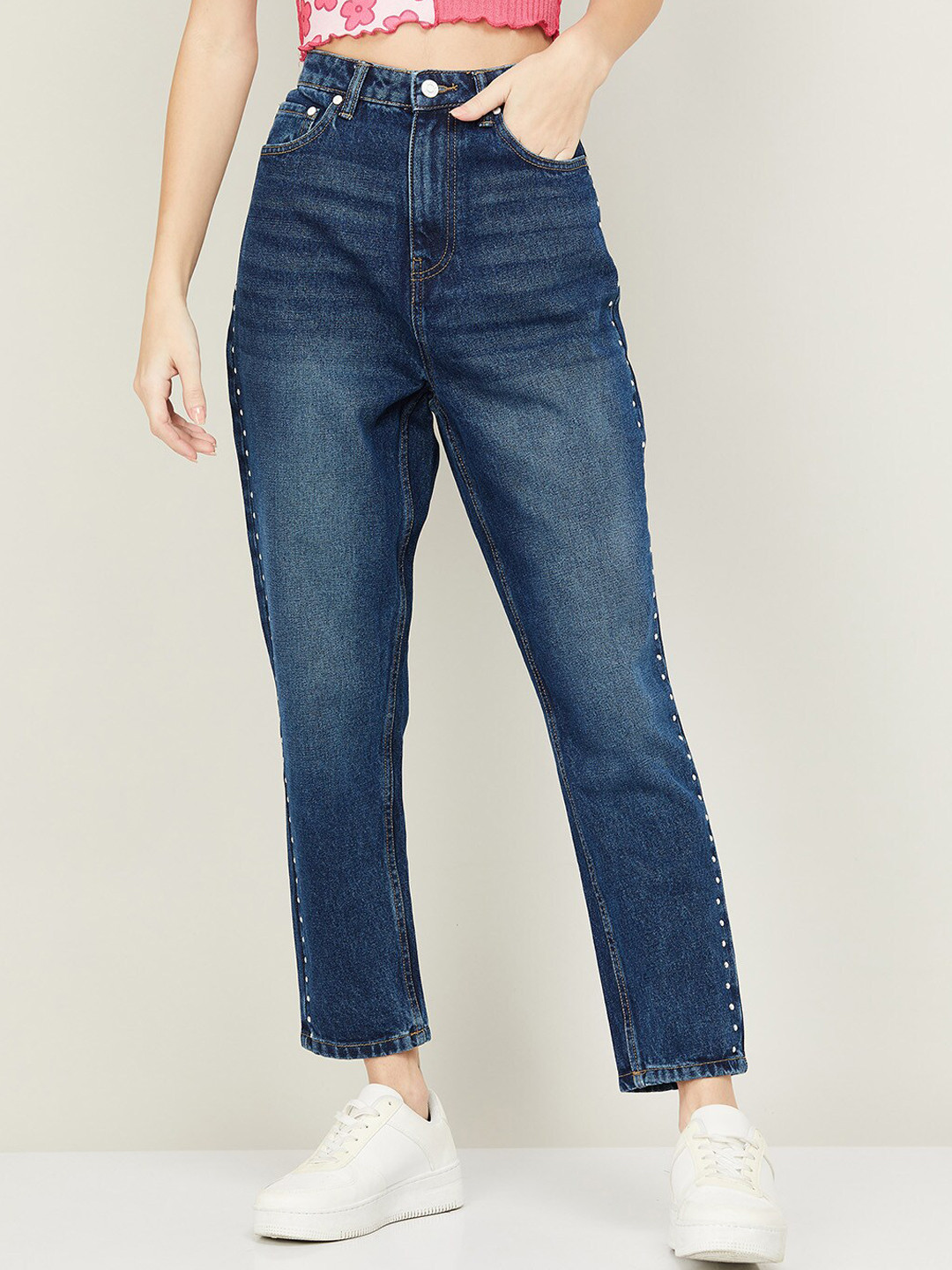 

Ginger by Lifestyle Women Blue Straight Fit Light Fade Jeans