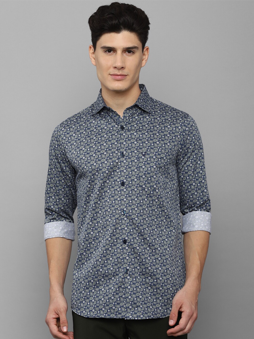 

Allen Solly Men Blue Cotton Comfort Slim Fit Floral Printed Casual Shirt