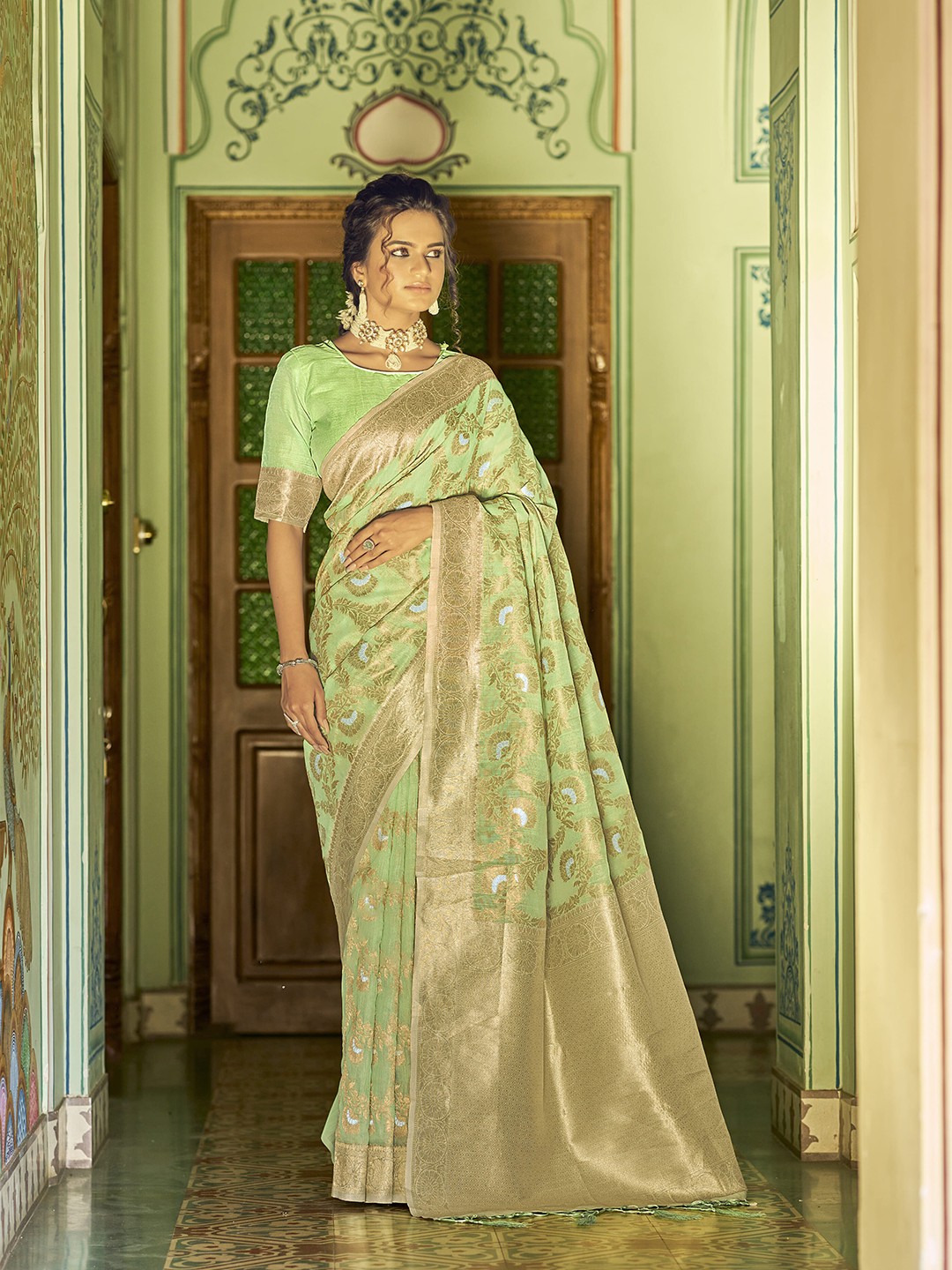 

elora Green Floral Zari Linen Blend Saree