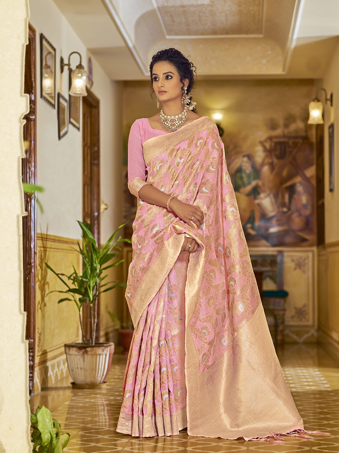 

elora Pink & Gold-Toned Ethnic Motifs Zari Linen Blend Saree