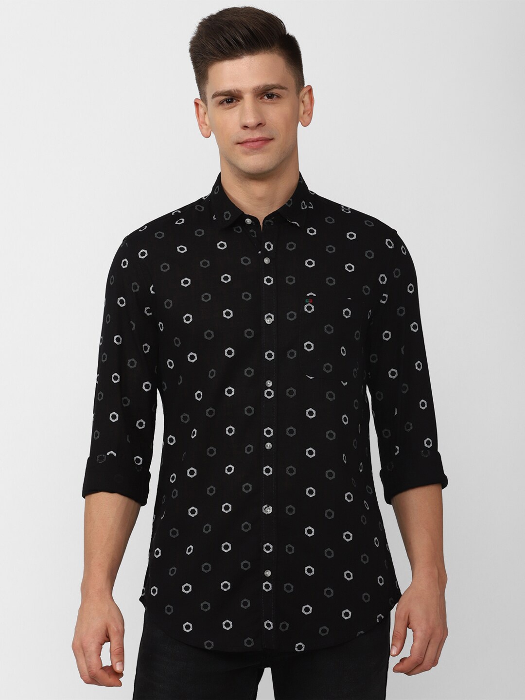 

Peter England Casuals Men Black Slim Fit Printed Casual Shirt