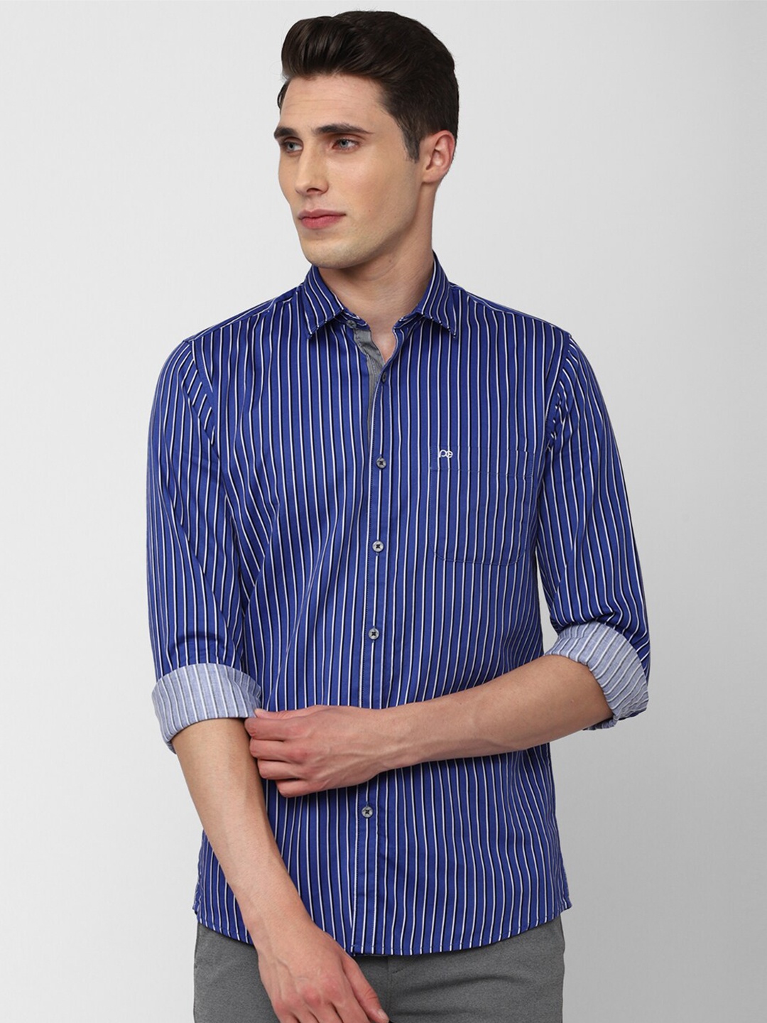 

Peter England Casuals Men Blue Slim Fit Striped Casual Shirt
